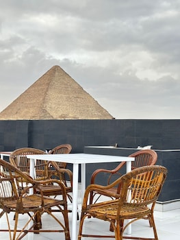 prince pyramids inn