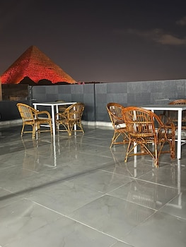 prince pyramids inn