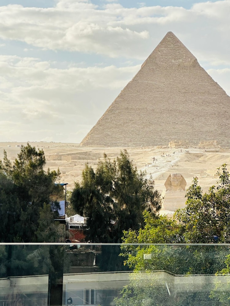 prince pyramids inn