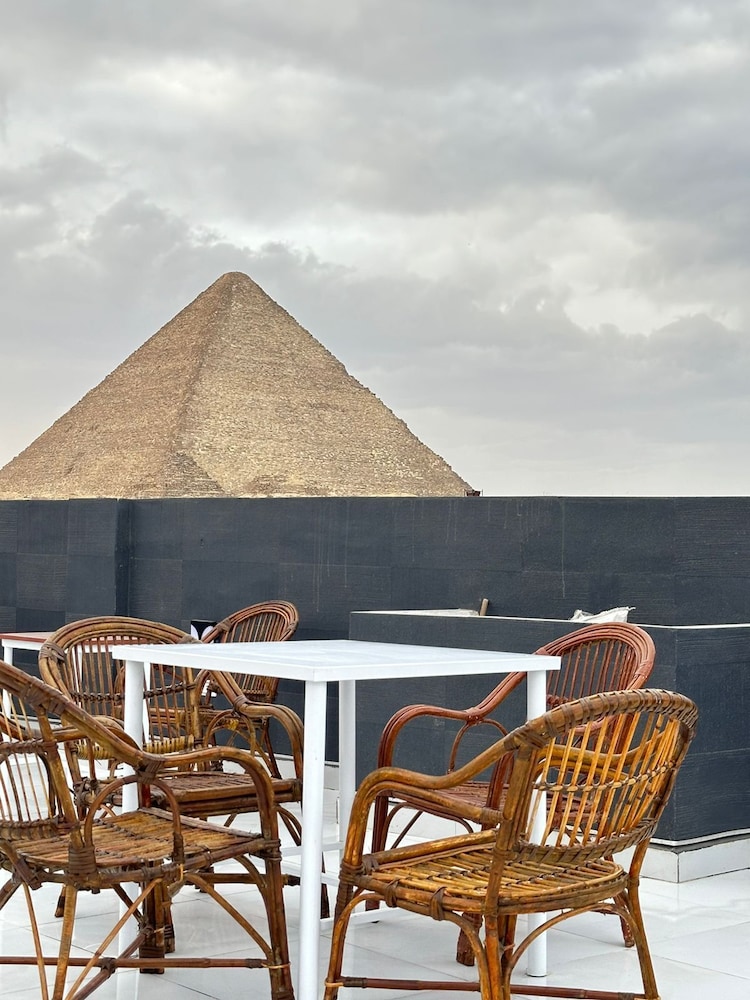 prince pyramids inn
