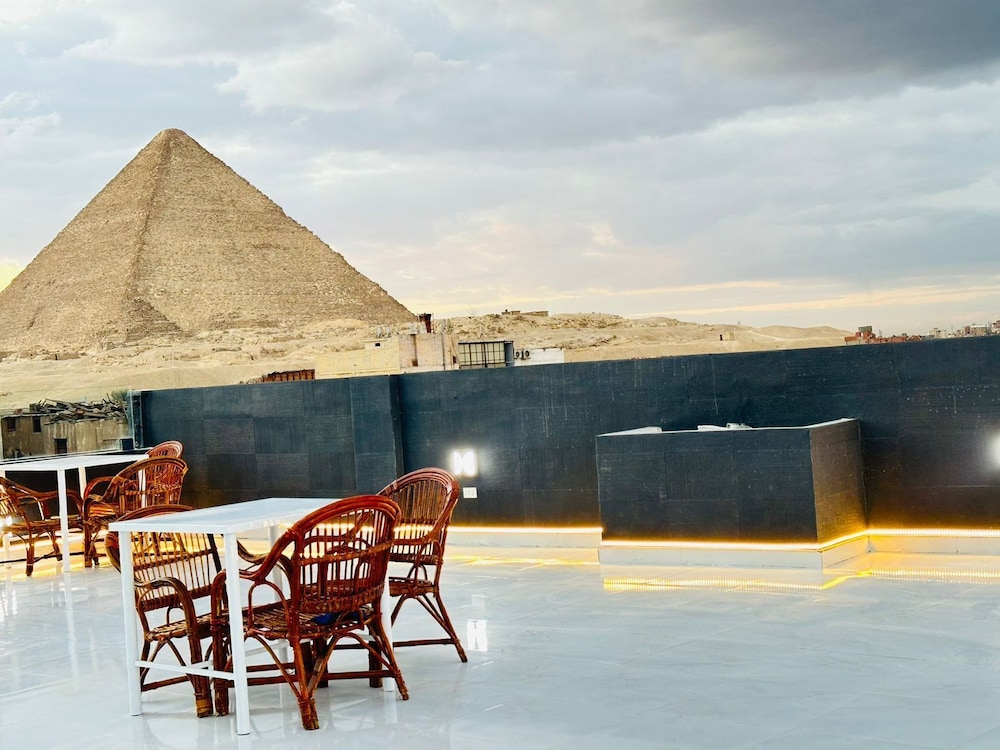 prince pyramids inn