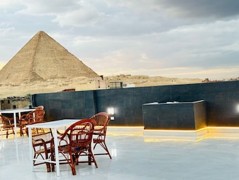 prince pyramids inn