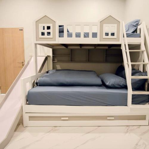 np pool villa hua hin