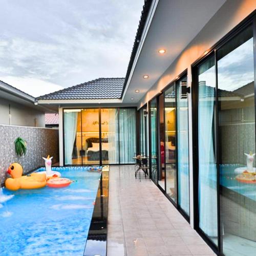 np pool villa hua hin