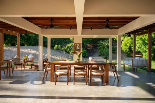 niketh villa komari arugambay