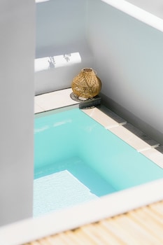 mr and mrs white paros suites and more