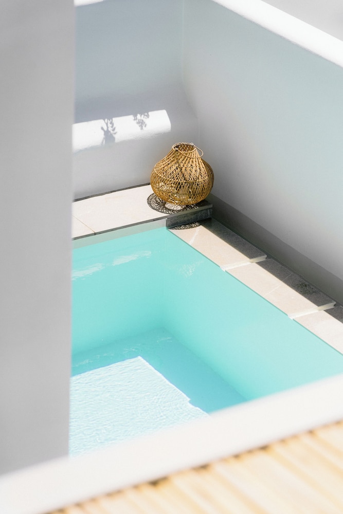 mr and mrs white paros suites and more