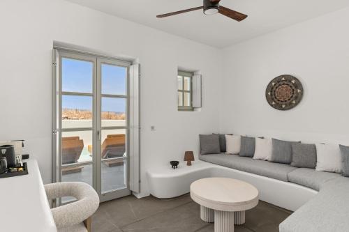 mr and mrs white paros suites and more