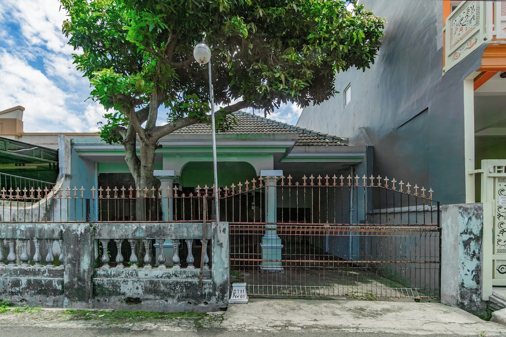 spot on 93763 ita homestay syariah