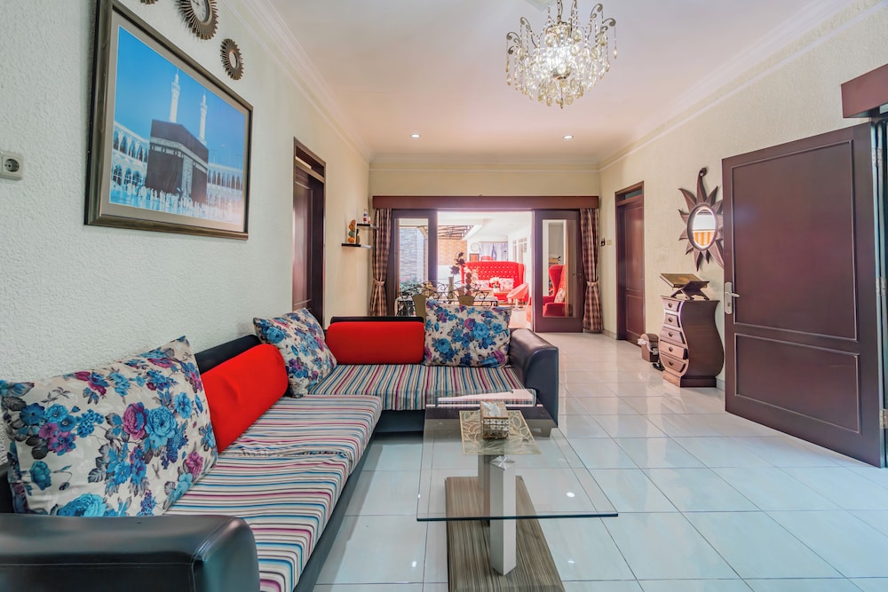 spot on 93763 ita homestay syariah