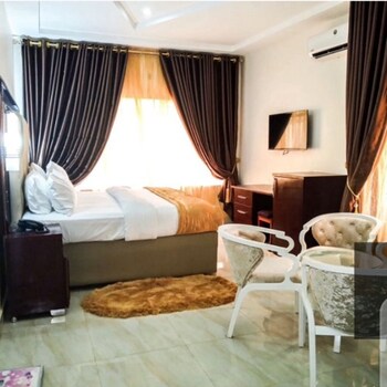 mclorrets suites