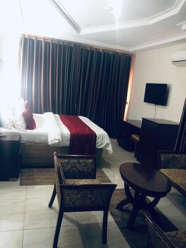 mclorrets suites