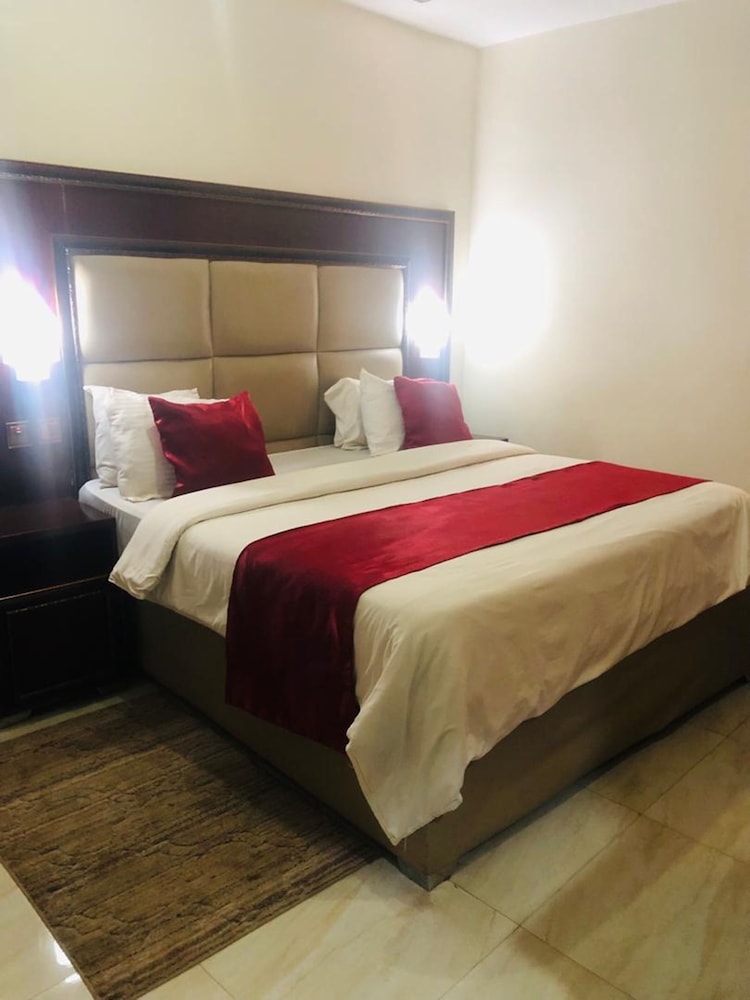 mclorrets suites