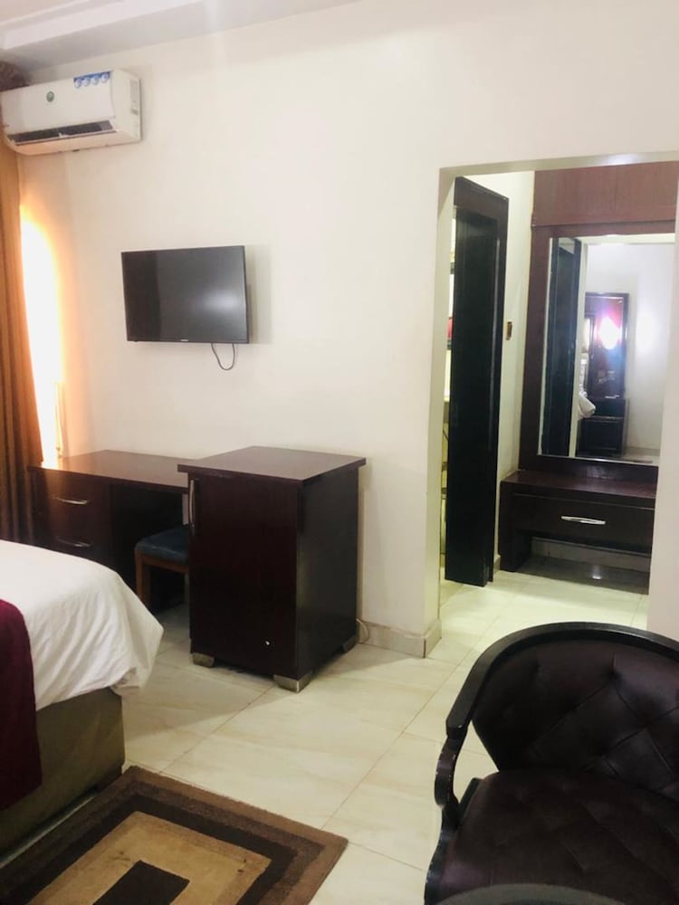 mclorrets suites
