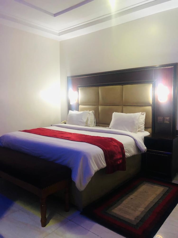 mclorrets suites