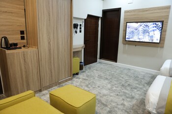 madinah deluxe hotel