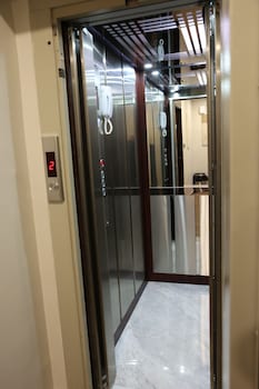 madinah deluxe hotel