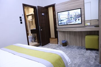 madinah deluxe hotel