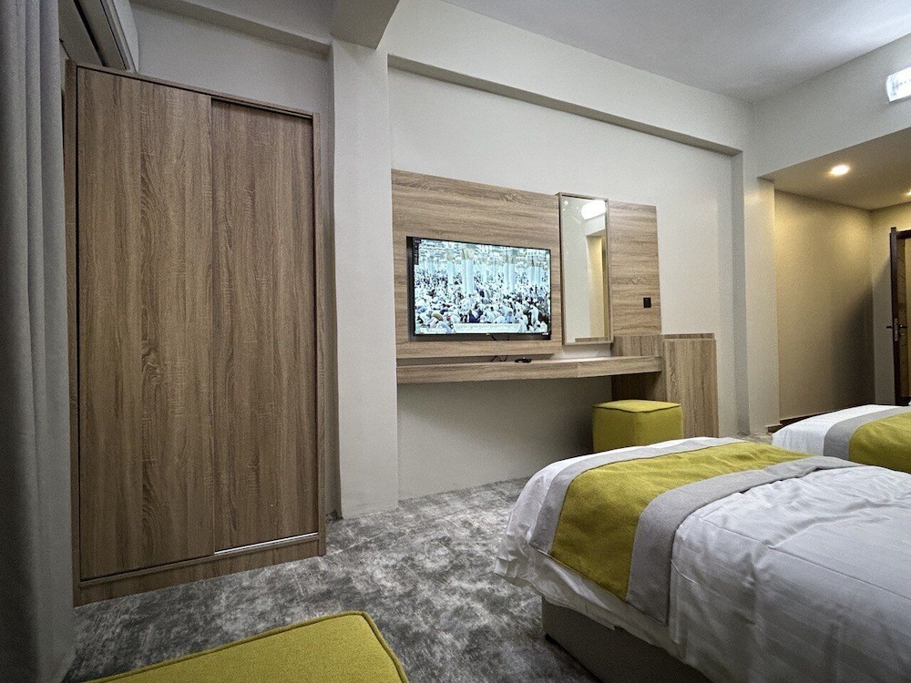 madinah deluxe hotel