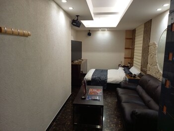 hotel c plus adults only