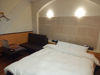 hotel c plus adults only