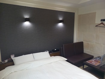 hotel c plus adults only