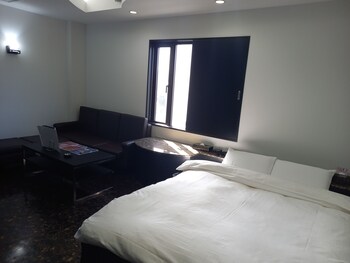 hotel c plus adults only