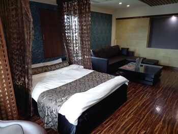 hotel c plus adults only