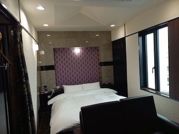 hotel c plus adults only