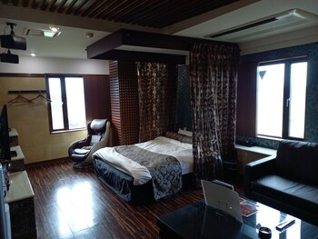 hotel c plus adults only