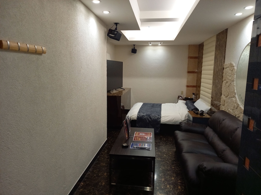 hotel c plus adults only