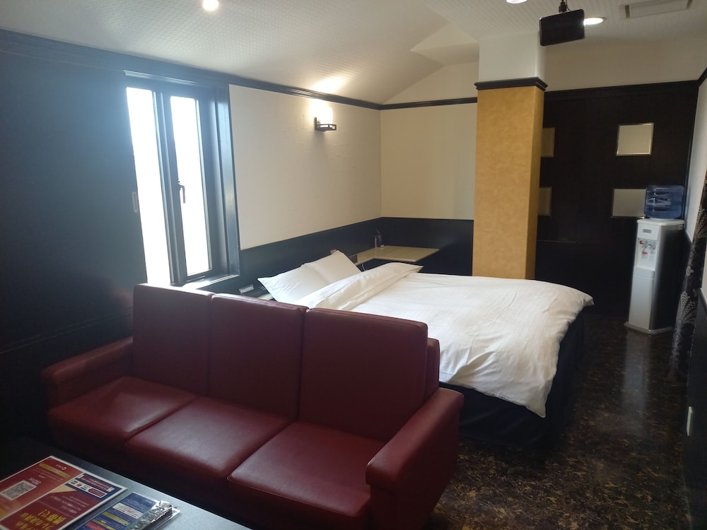 hotel c plus adults only