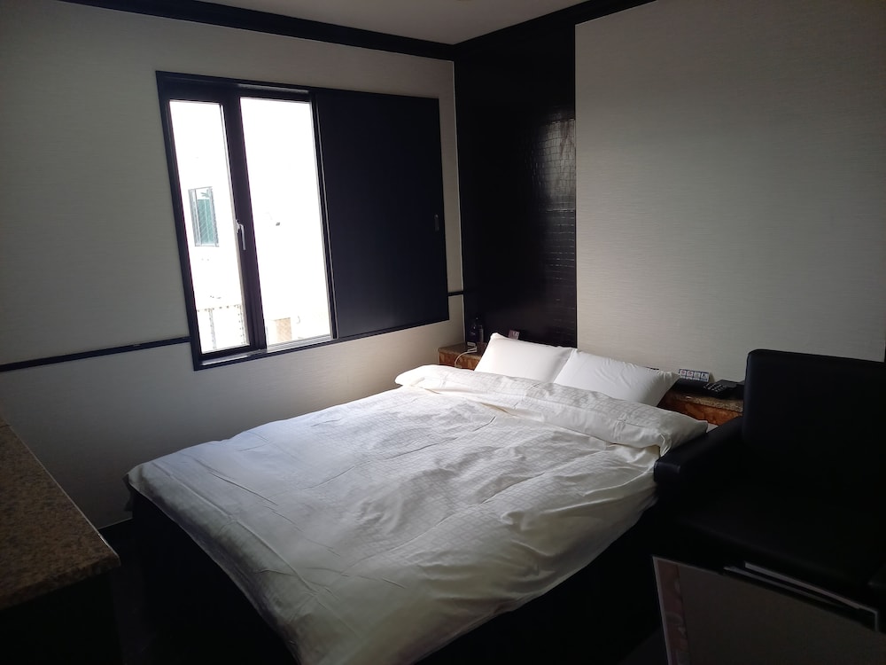 hotel c plus adults only