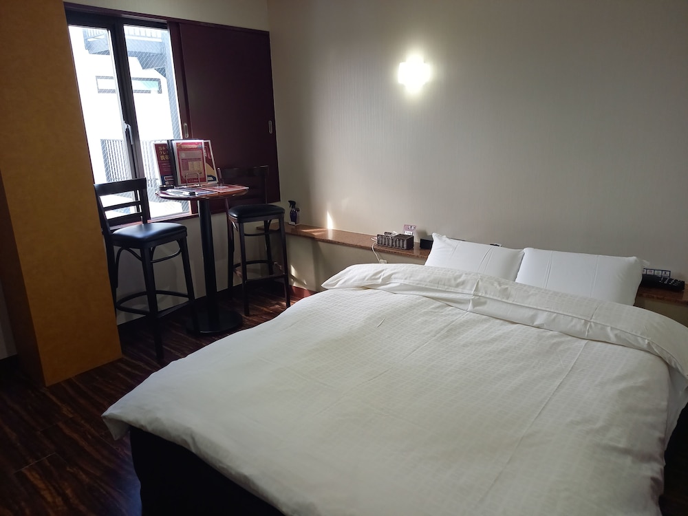 hotel c plus adults only