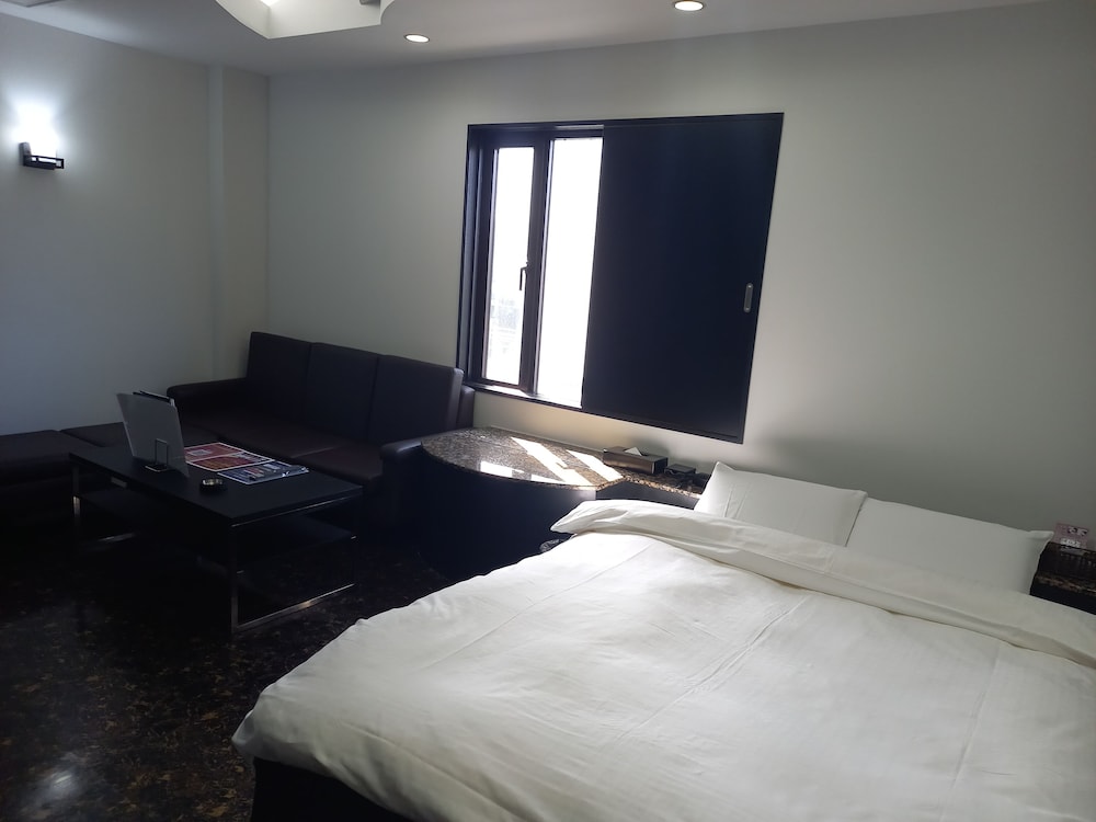 hotel c plus adults only