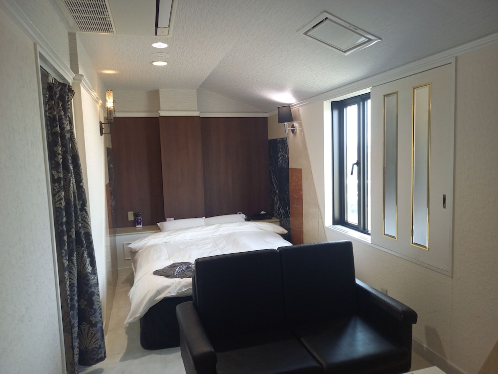 hotel c plus adults only