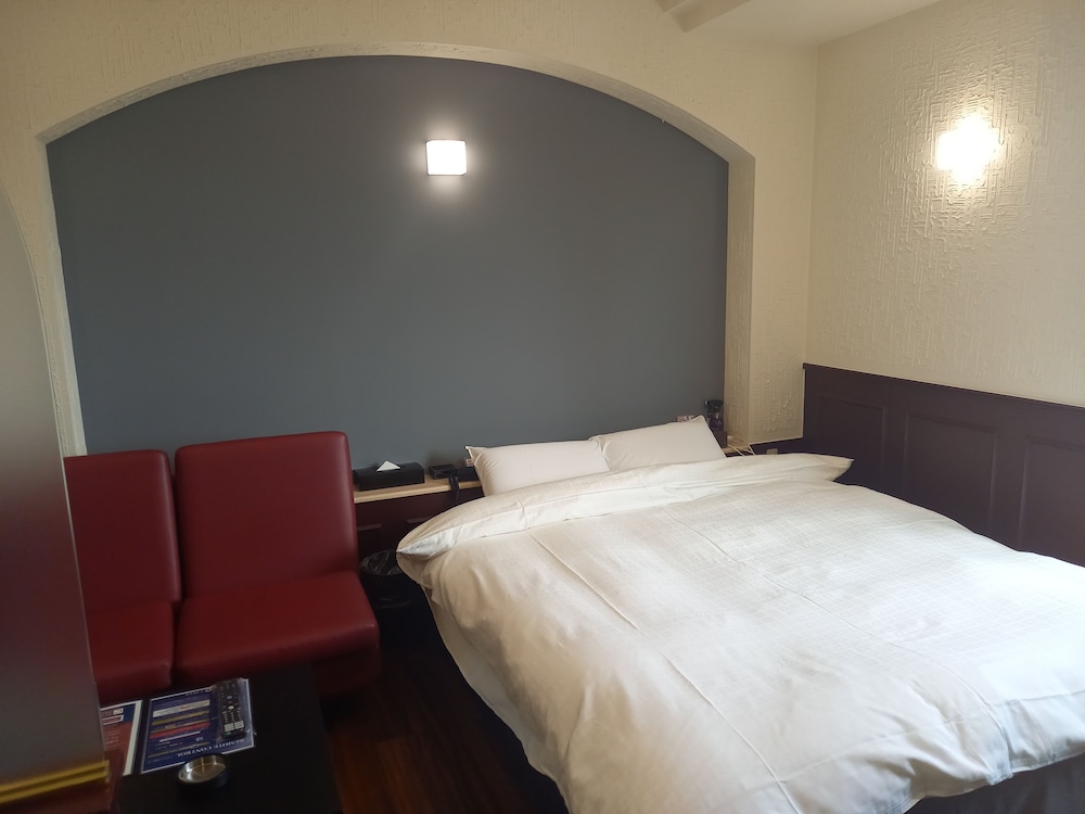 hotel c plus adults only