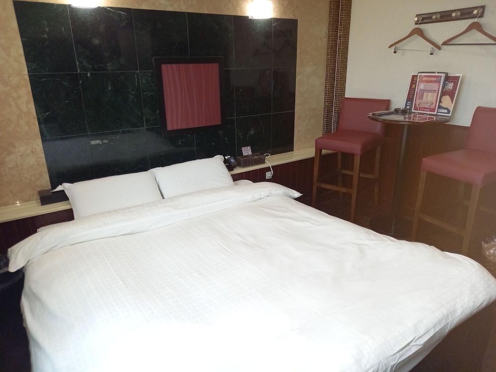 hotel c plus adults only