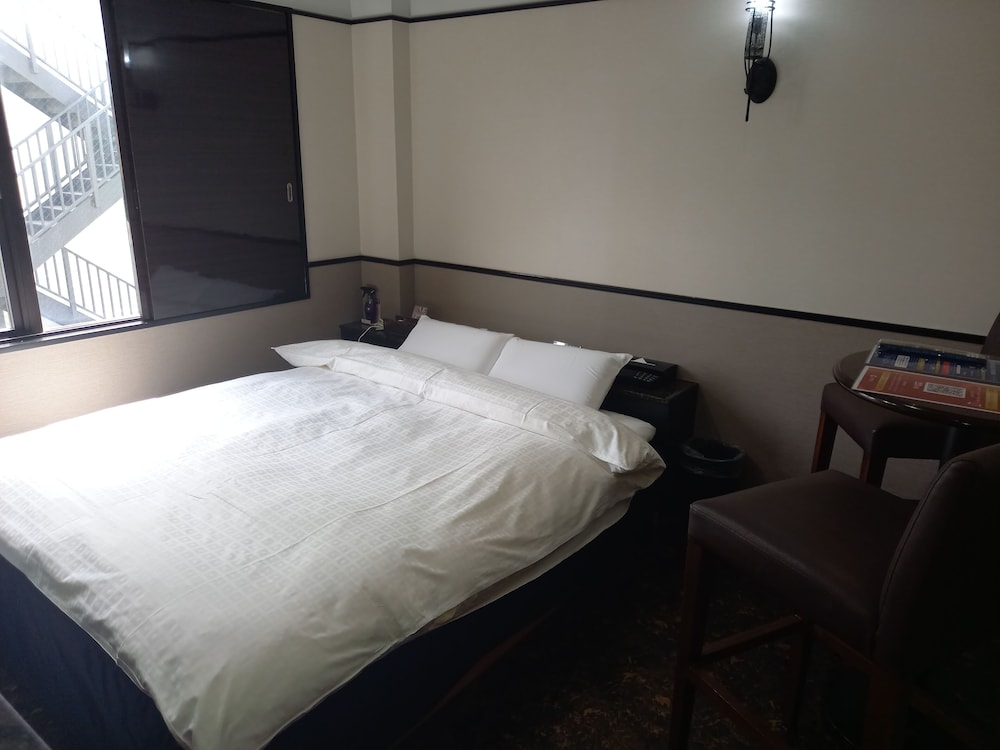 hotel c plus adults only