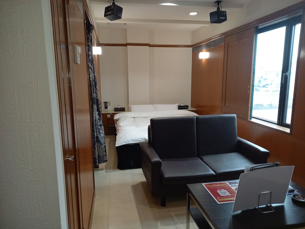 hotel c plus adults only