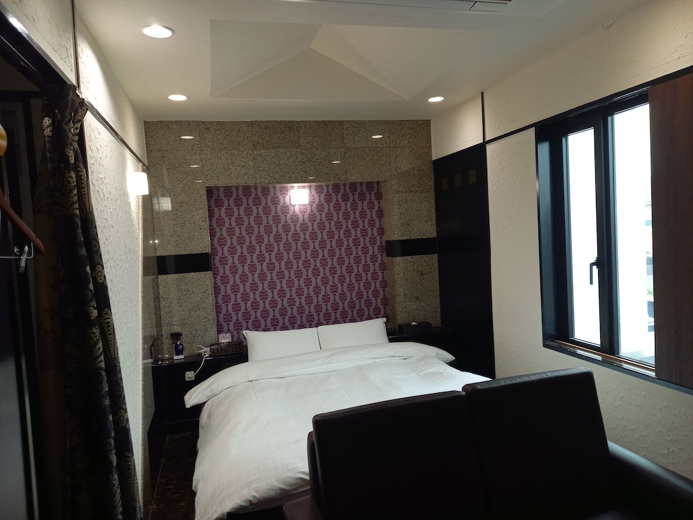 hotel c plus adults only