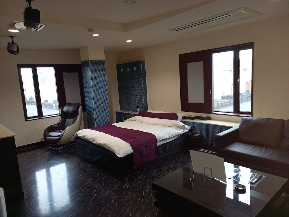 hotel c plus adults only