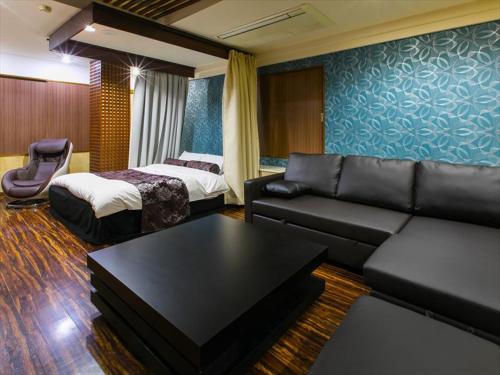 hotel c plus adults only