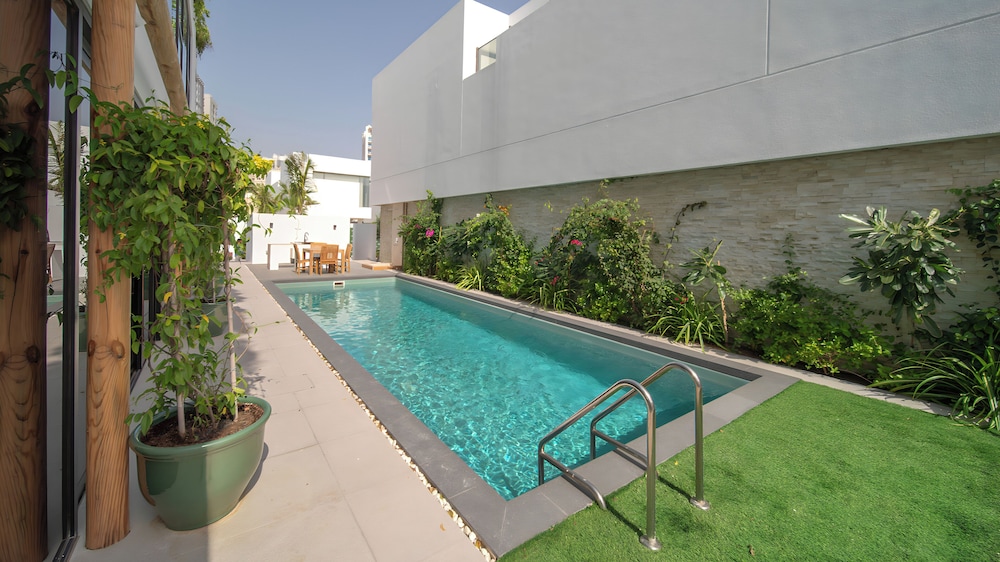 nas house private villas