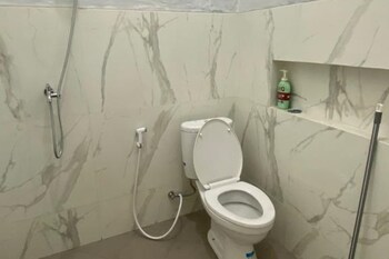 spot on 93832 lies kostel syariah