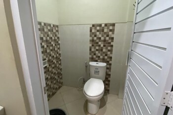 spot on 93832 lies kostel syariah