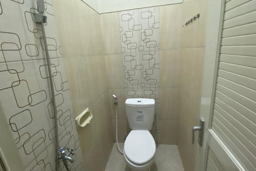 spot on 93832 lies kostel syariah