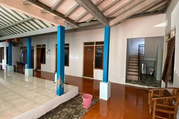 spot on 93832 lies kostel syariah