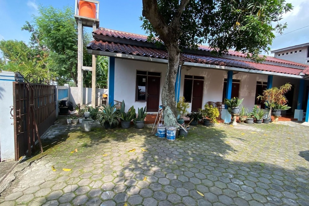 spot on 93832 lies kostel syariah