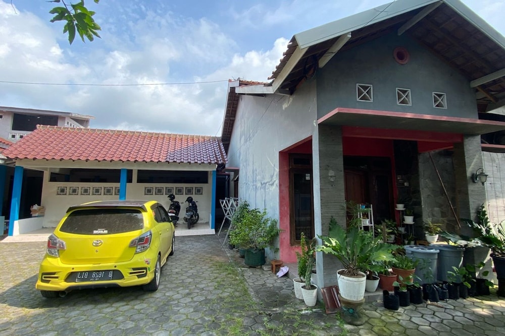 spot on 93832 lies kostel syariah